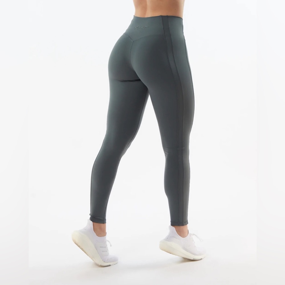 NEW ALPHALETE Legging